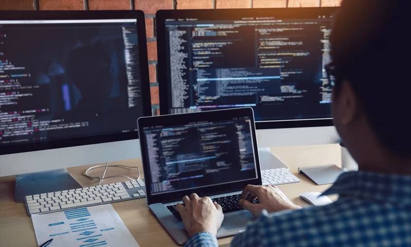 数据科学选型：R与Python如何赋能平塘县网站建设？
